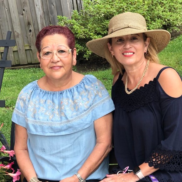 Meet your Posher, Chiquitasells - Picture 2 of 2